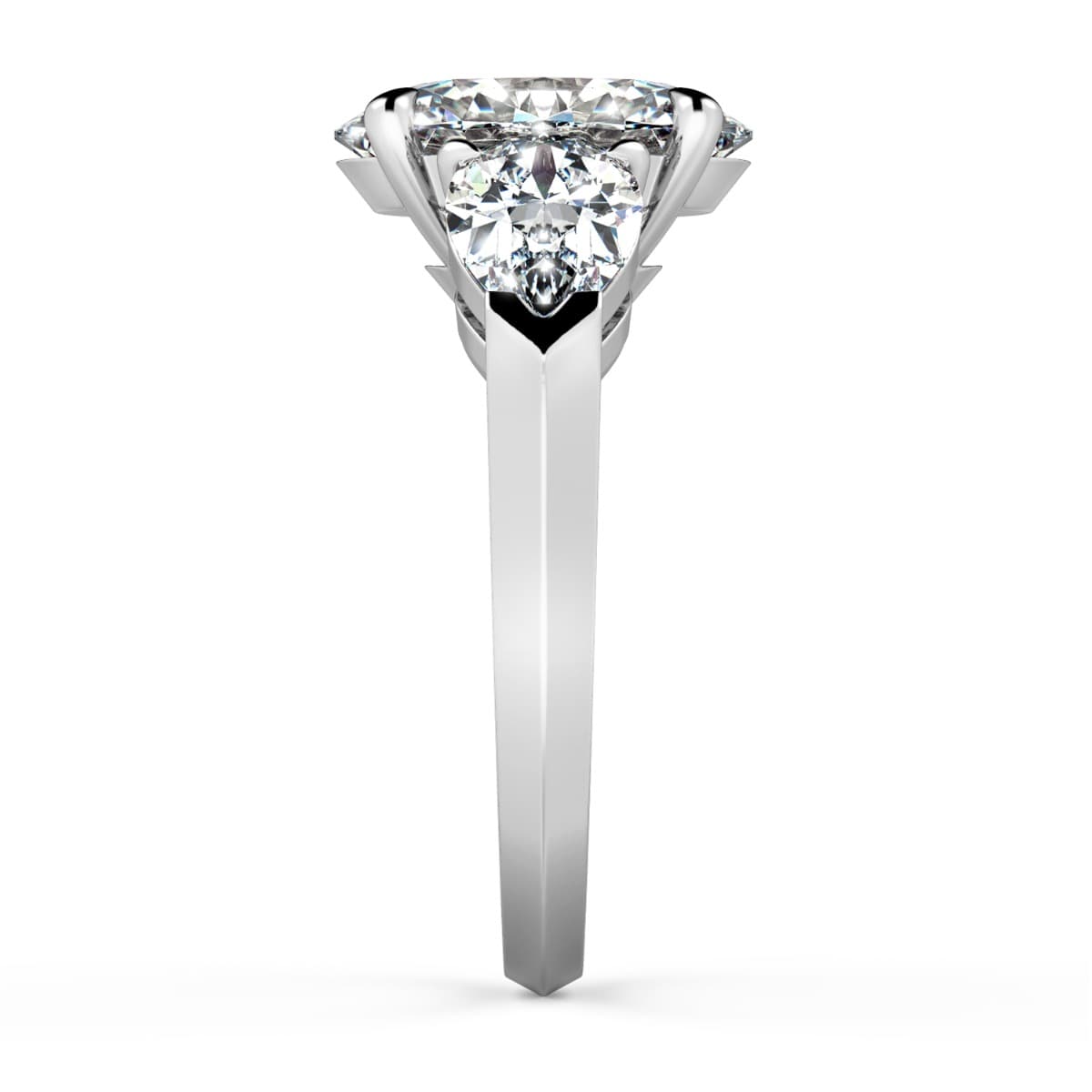 Norme de Three Stone Engagement Ring