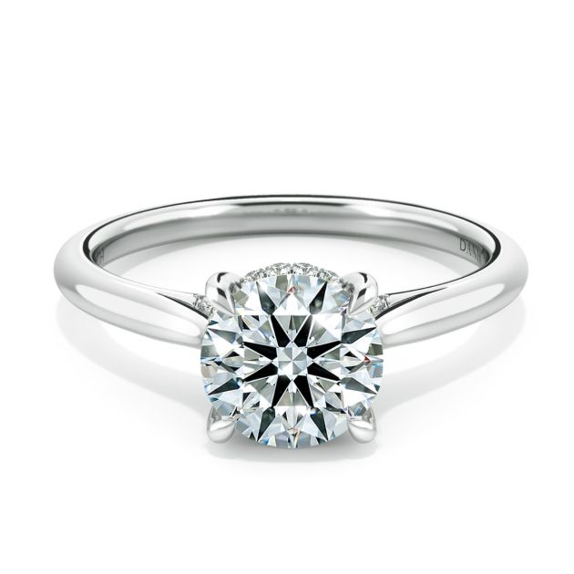 Norme de Danhov  Engagement Ring for Women in 18k White Gold