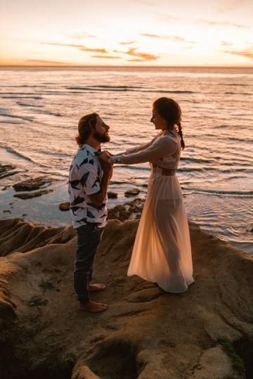 6 Romantic Fall Proposal Ideas We’re Loving